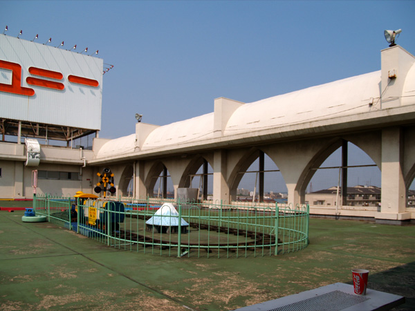 ���j�[ �ēc�X�̉���