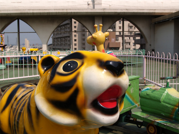 ���j�[ �ēc�X�̉���